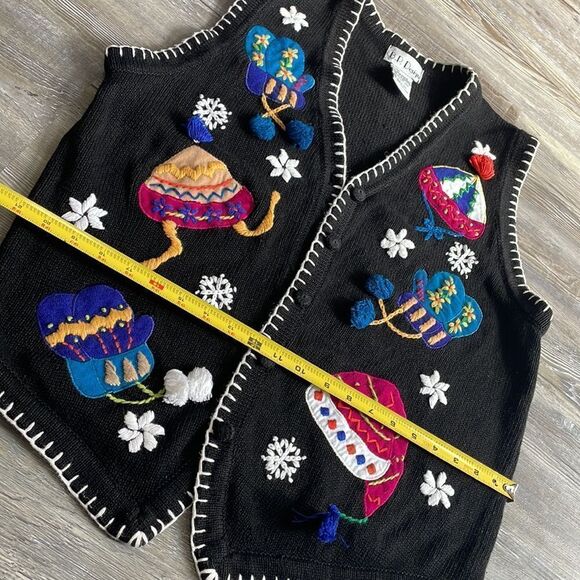 B P Design Black Knit Crochet Christmas Sweater Vest L/G mittens snowflakes - Picture 10 of 11